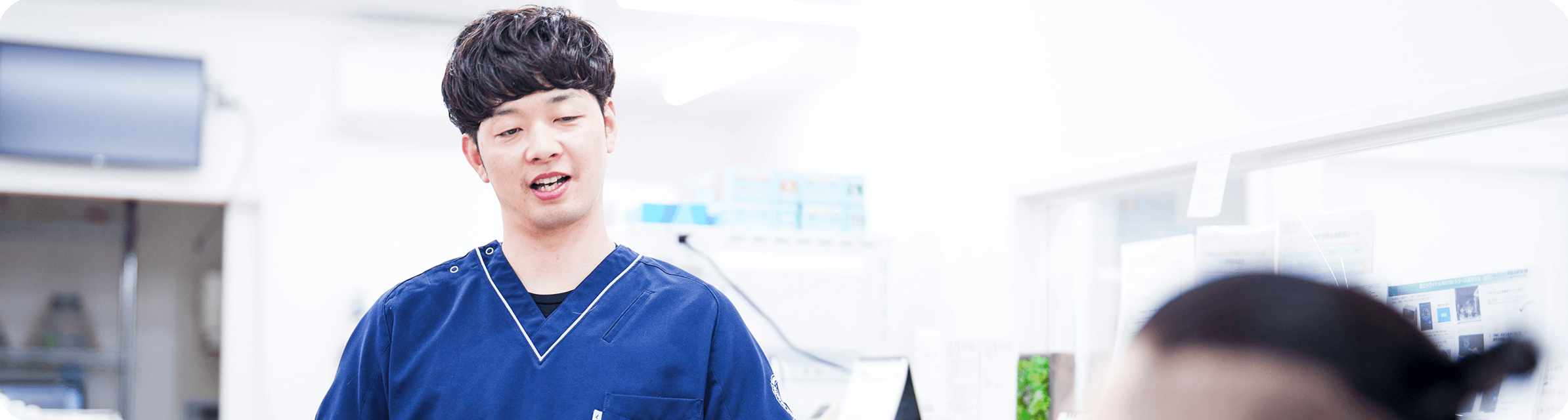 写真：男性の医師